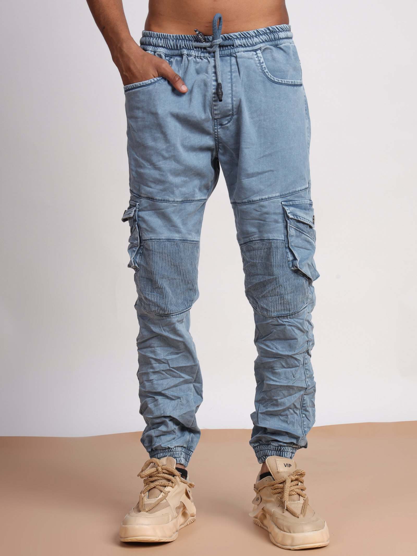 French Cliff model wearing cargo jogger